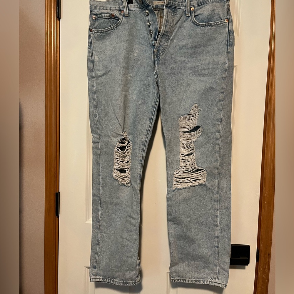 Levi’s Wedgie Straight Light Wash Distressed Button-Fly Jeans size 32